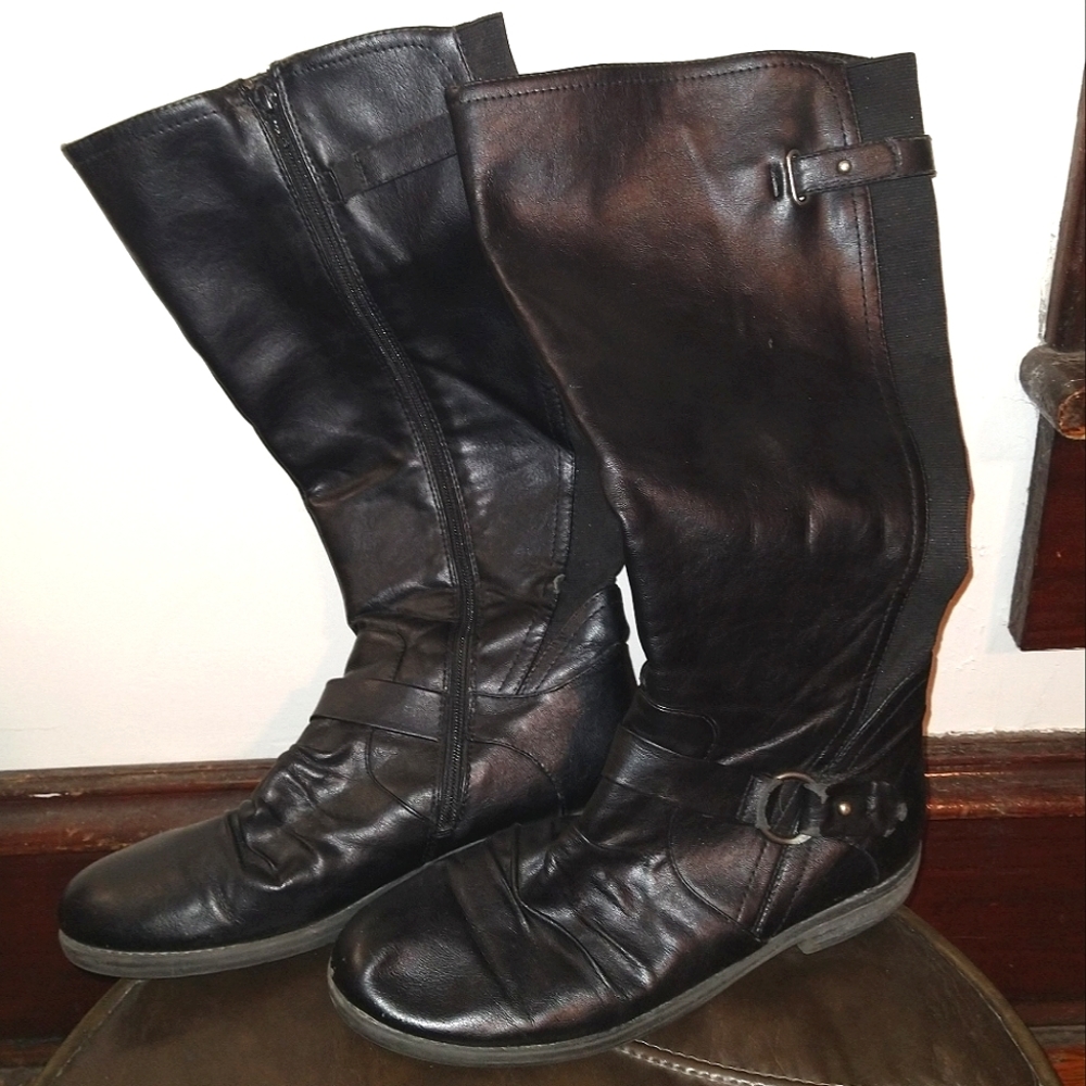 Knee high Black Baretraps boots